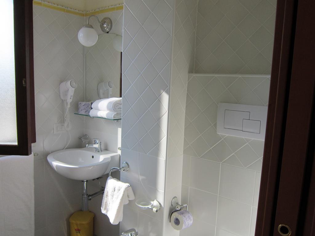 Hotel Santa Rosalia マリーナ・ディ・カメロータ エクステリア 写真