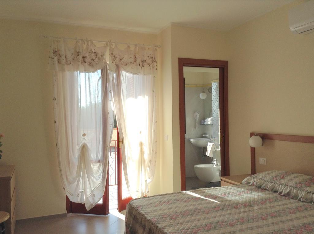 Hotel Santa Rosalia マリーナ・ディ・カメロータ エクステリア 写真