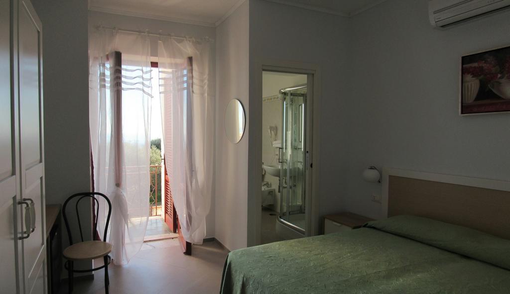 Hotel Santa Rosalia マリーナ・ディ・カメロータ エクステリア 写真