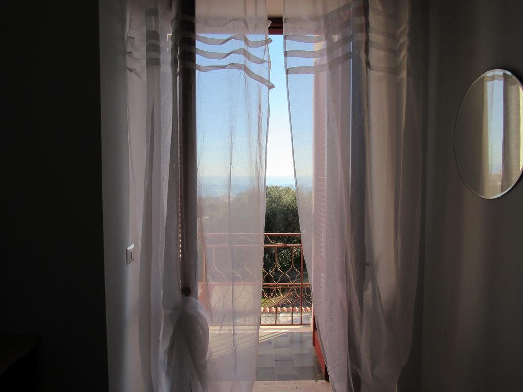Hotel Santa Rosalia マリーナ・ディ・カメロータ 部屋 写真