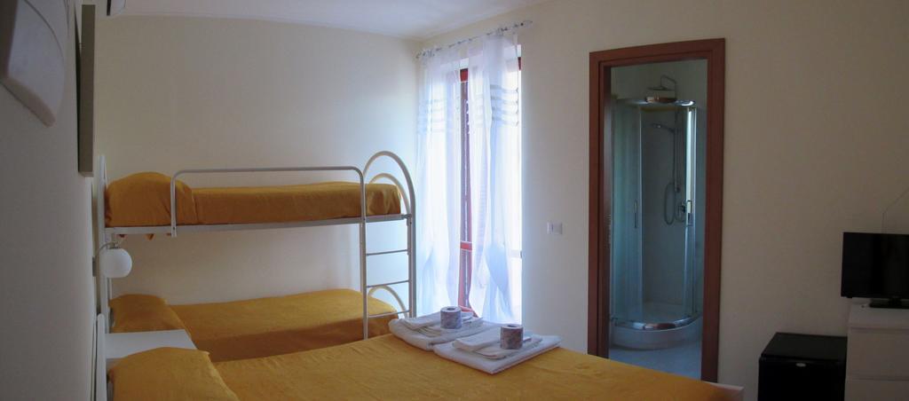 Hotel Santa Rosalia マリーナ・ディ・カメロータ 部屋 写真