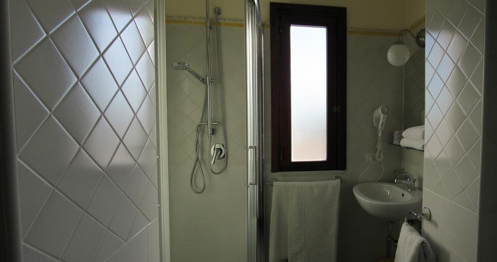 Hotel Santa Rosalia マリーナ・ディ・カメロータ 部屋 写真