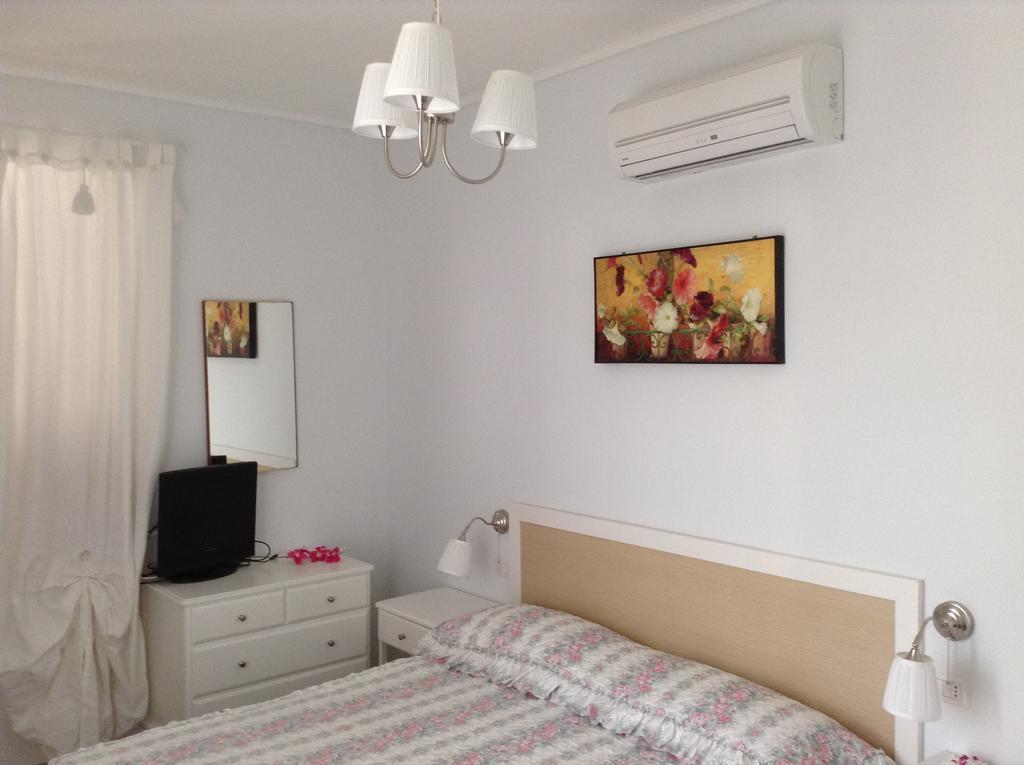 Hotel Santa Rosalia マリーナ・ディ・カメロータ 部屋 写真