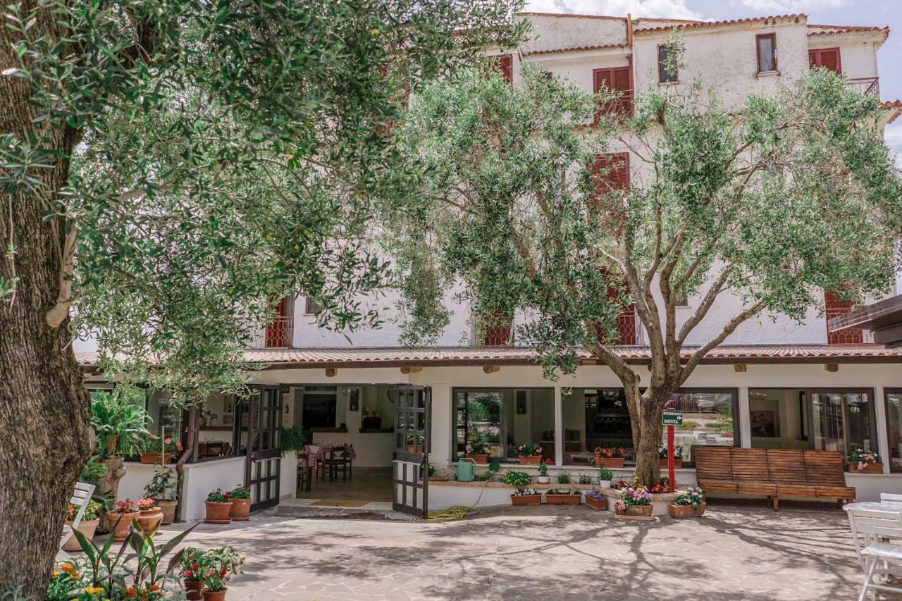 Hotel Santa Rosalia マリーナ・ディ・カメロータ エクステリア 写真